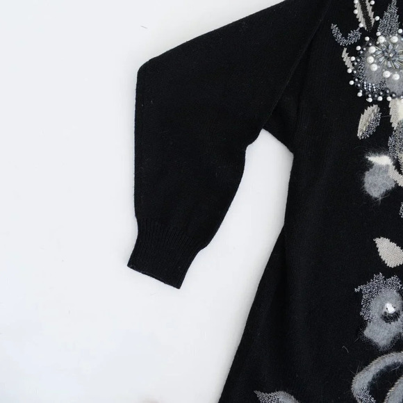 Vintage Angora Elegant Black and White Floral Sweater - Picture 8 of 13